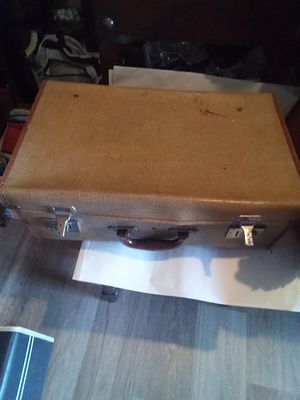 Armagh fair. Vintage suitcase. 50 cm L x 30 cm W x 16 cm H.