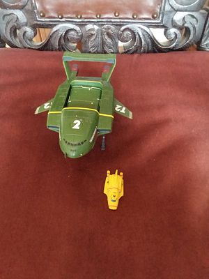 East Sussex. Thunderbirds 2 &amp; Thunderbirds 4.
Thunderbird 2. Is 20 cm L X 14 cm W X 9 cm H 