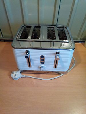 East Sussex. Russel hobbs 4 slice toaster clean and fresh. Working.