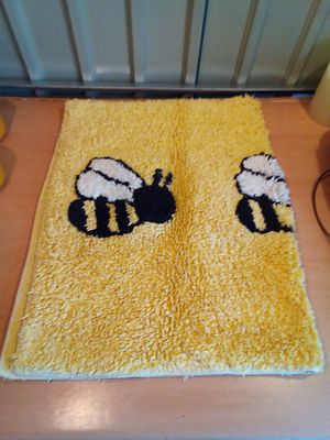 East Sussex. Bee rug clean. Unworn or unfaded.