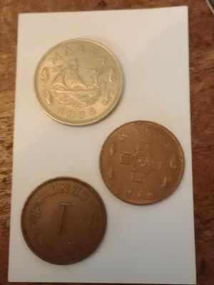 East Sussex. 2 x 1972 Malta 1 cent coins + 1 x 10 cent coin 1972.