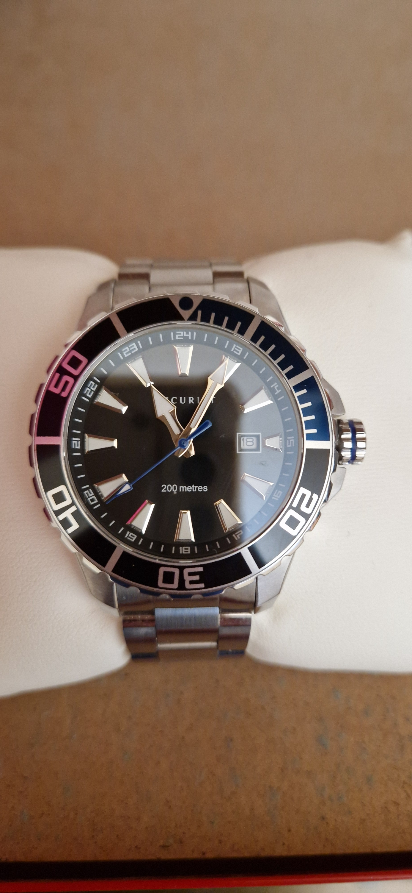 Men's Accurist 200 meter watch