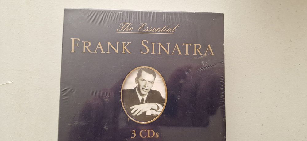 Lot 175: Frank Sinatra cd