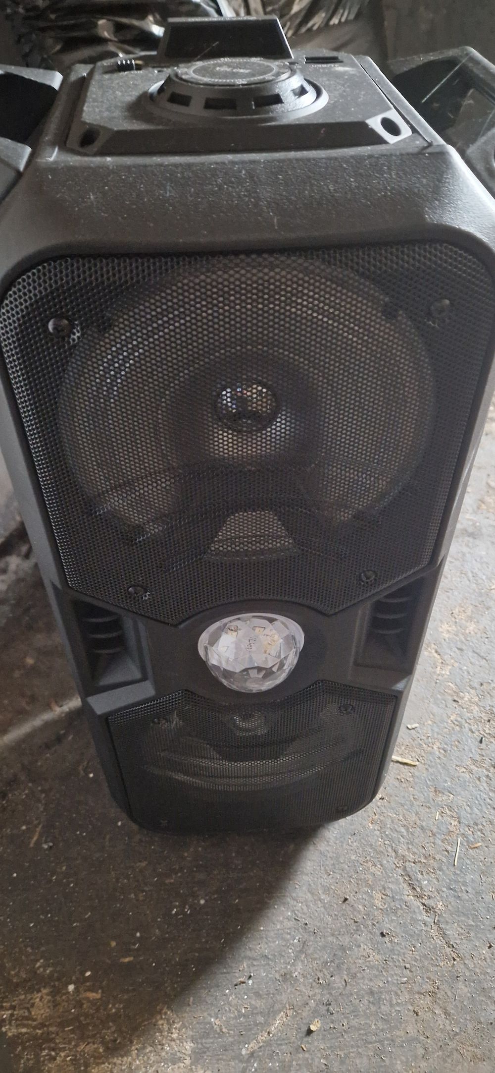 Lot 193: Bluetooth speaker