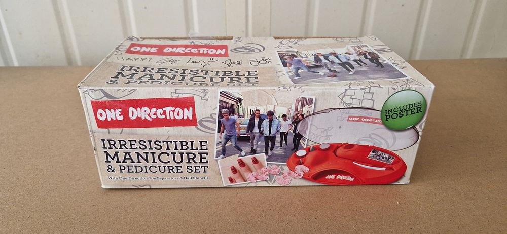 Lot 216: One direction pedicure set