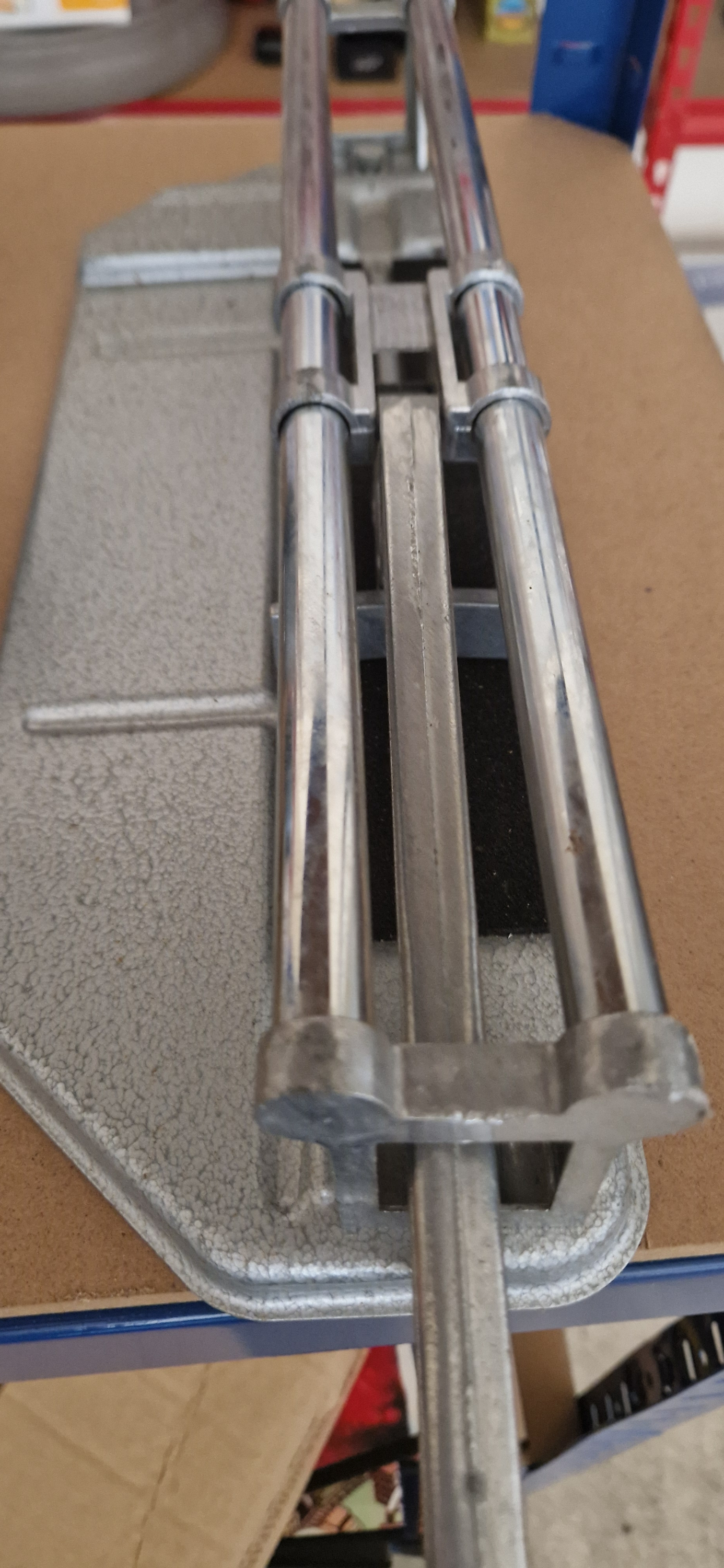 Tile cutter
