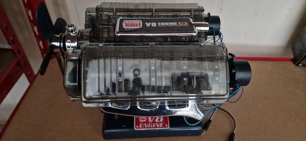 Lot 154: Model v8 engine