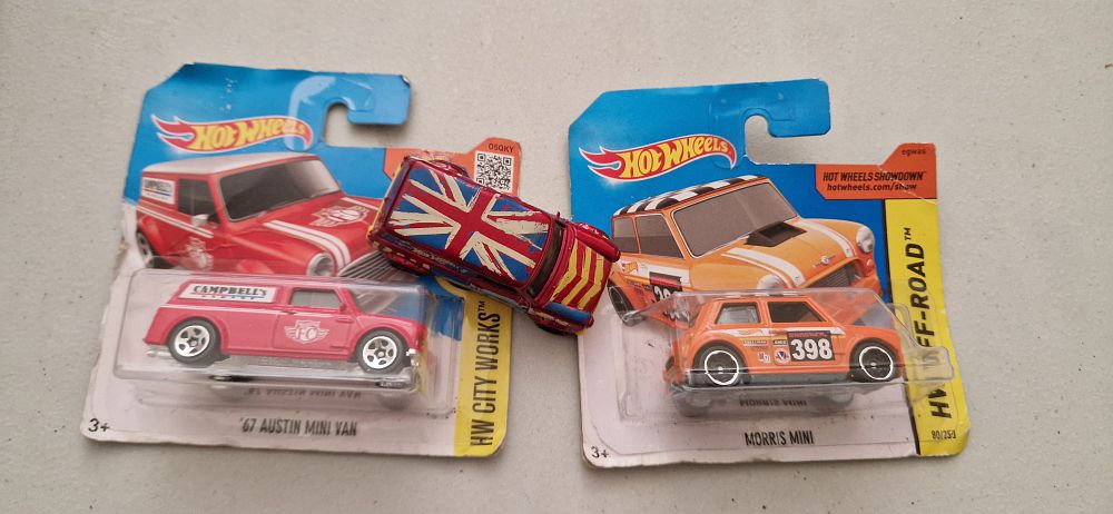 Lot 165: Small job lot of model cars