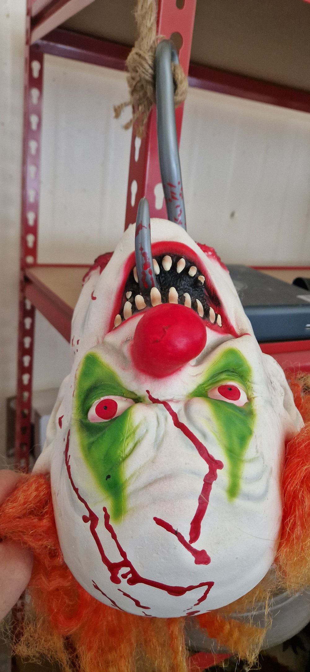Lot 173: Hang up clown head Halloween
