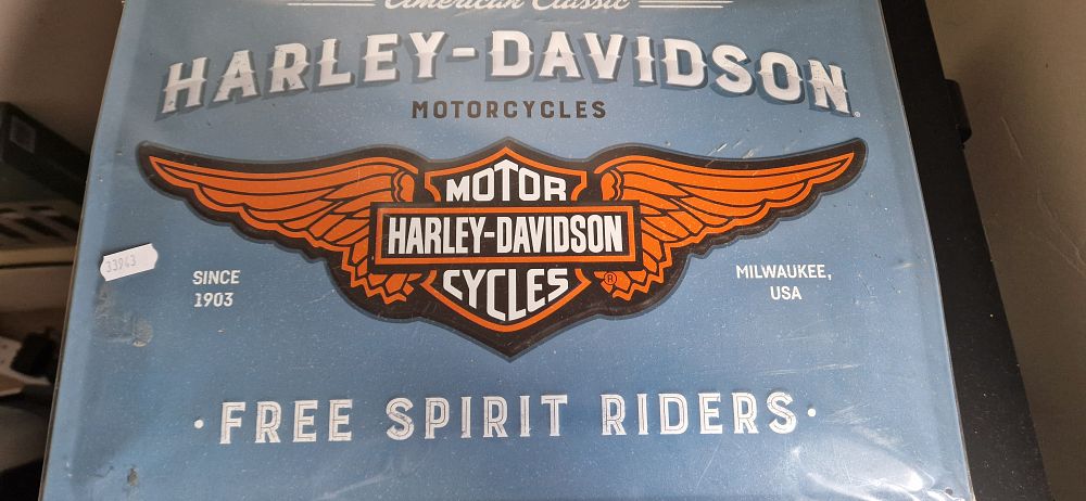 Lot 195: Harley Davison tin sign