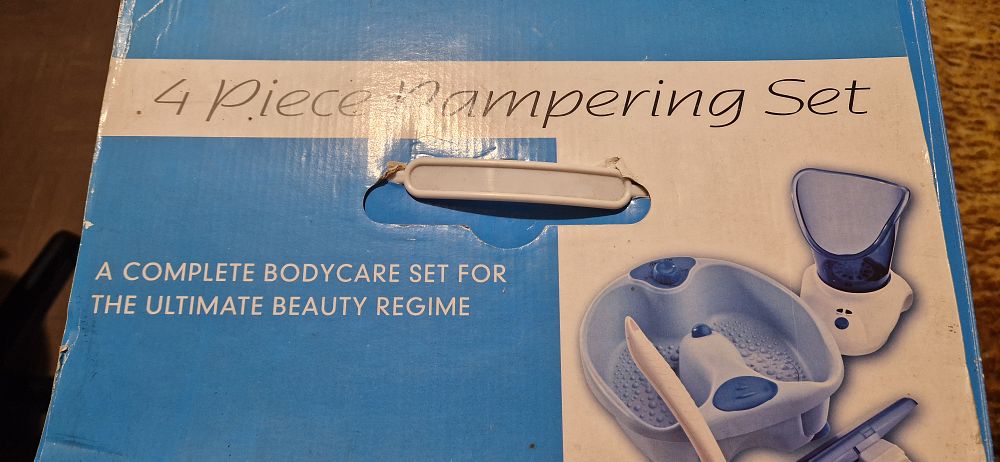 Lot 196: Full pamper set