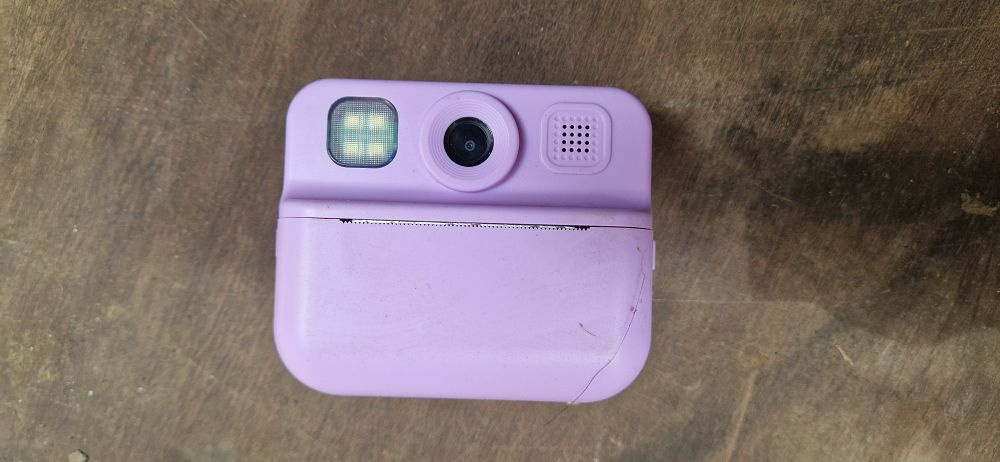 Lot 205: Kids camera
