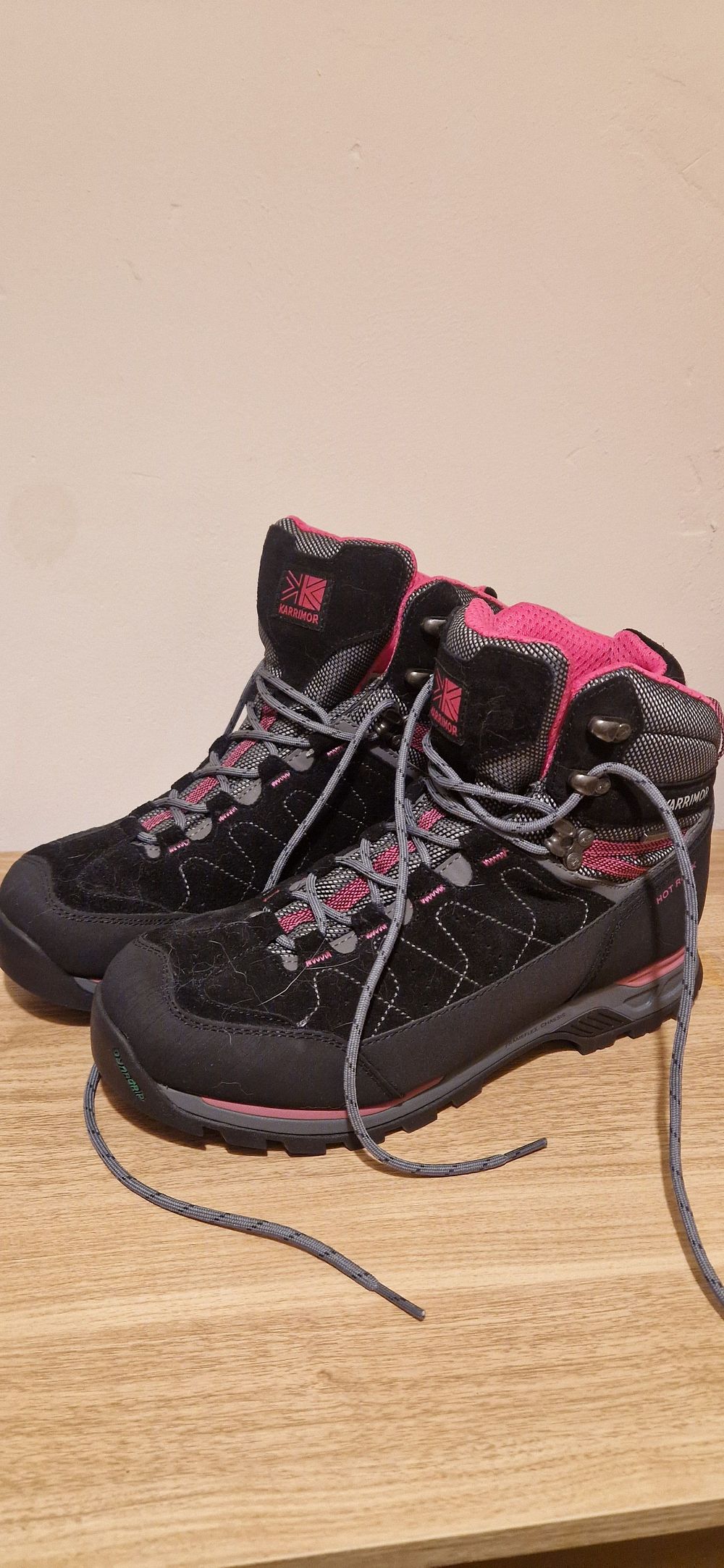 Lot 223: Women's hiking boots