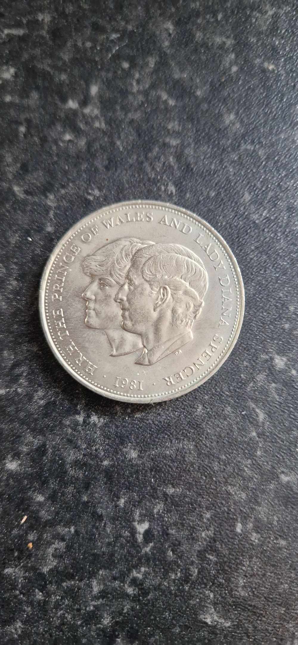 Lot 241: Prices of wales and lady Diana