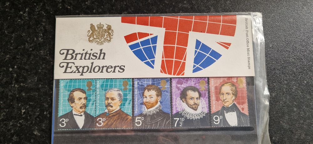 Lot 247: Mint stamps