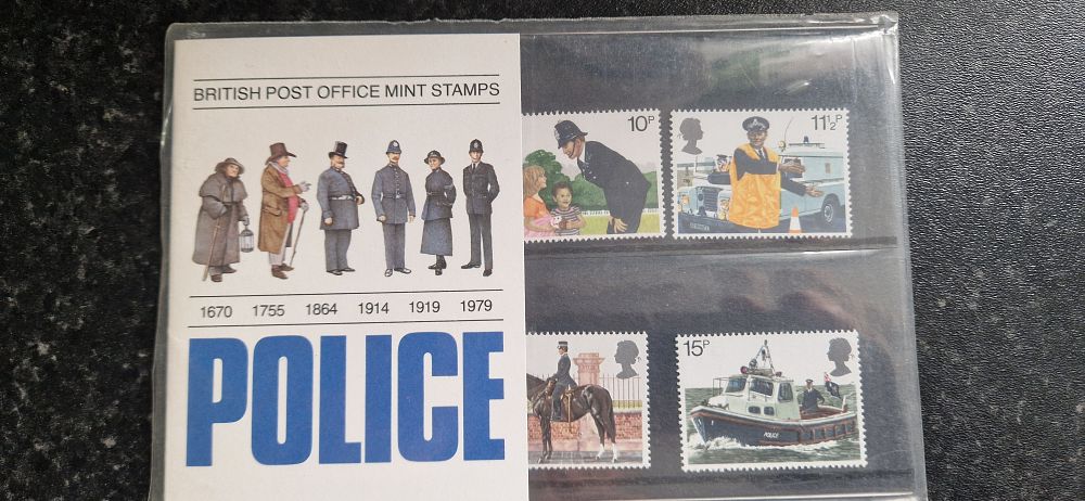 Lot 253: Mint Stamps