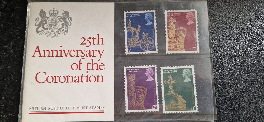 Lot 255: Mint Stamps