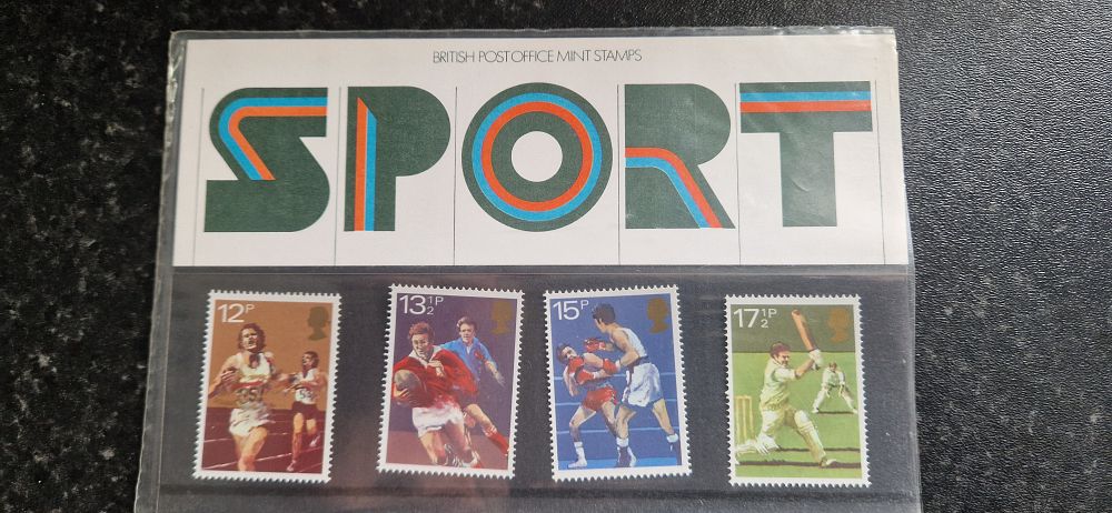 Lot 256: Mint Stamps