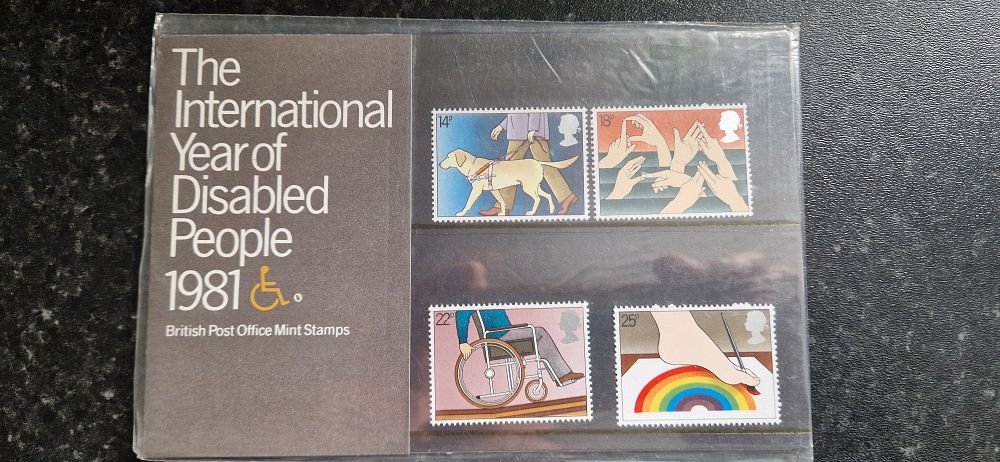Lot 257: Mint Stamps
