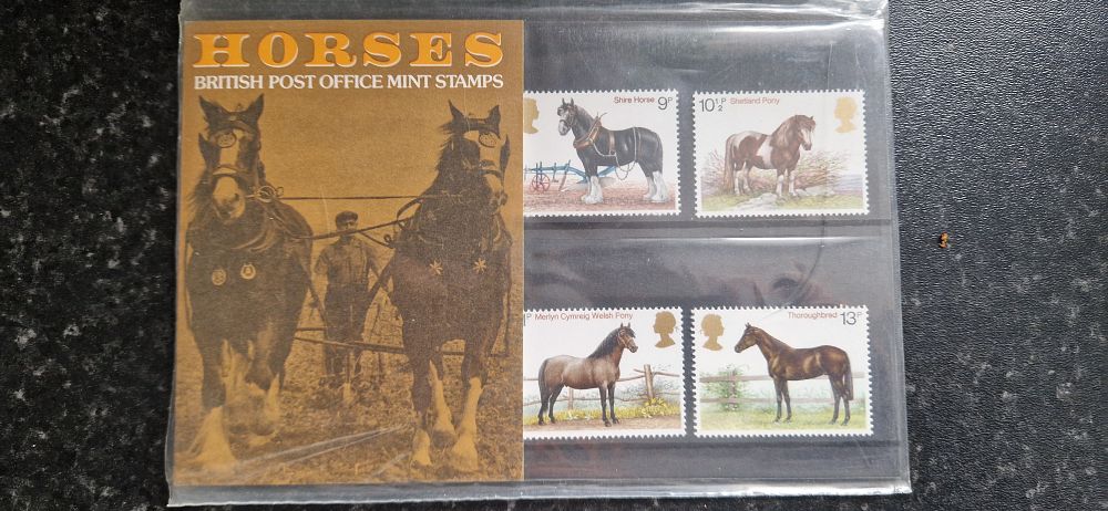 Lot 260: Mint Stamps