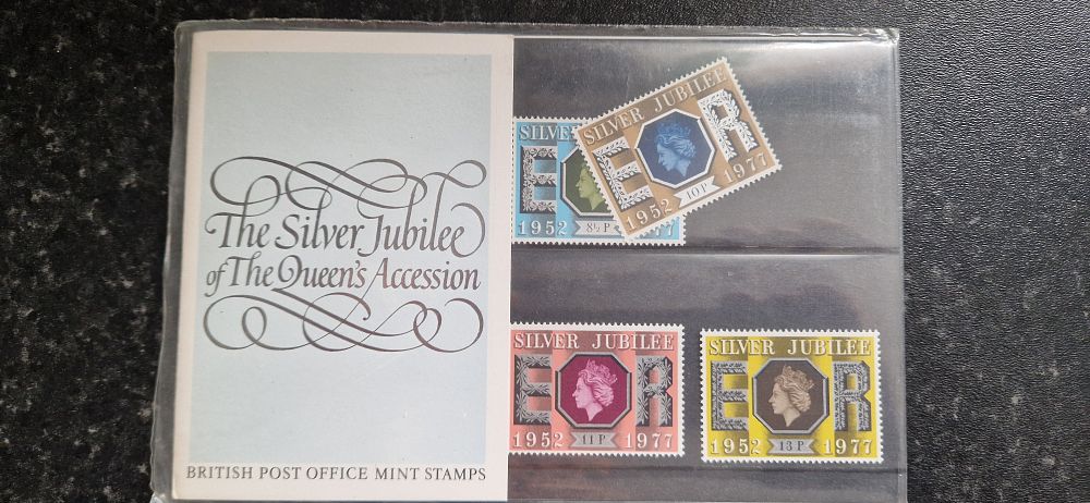 Lot 261: Mint Stamps