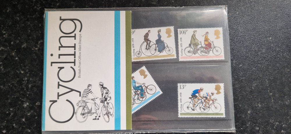 Lot 262: Mint Stamps