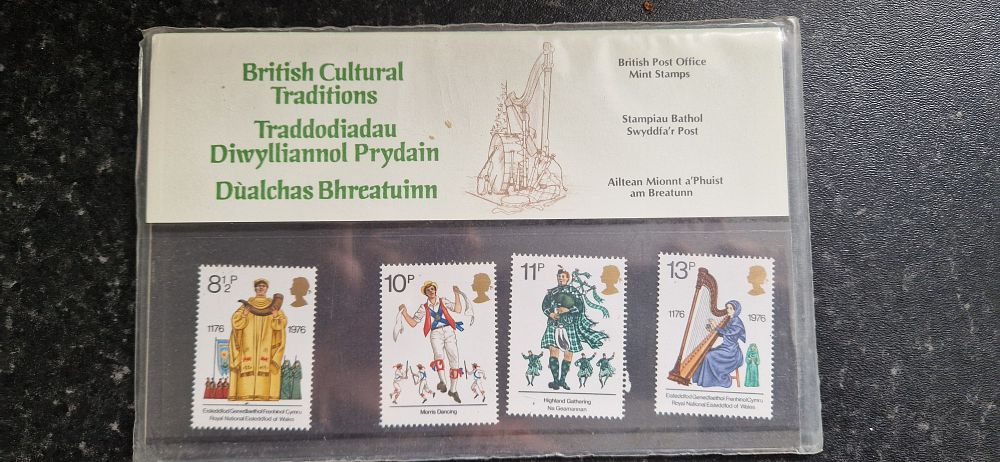 Lot 264: Mint Stamps