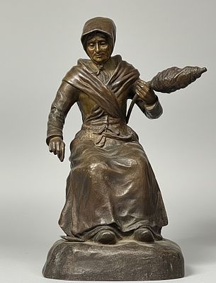 Scultura in bronzo raffigurante anziana filatrice seduta cm 30x20. "Scultura in bronzo a tutto 