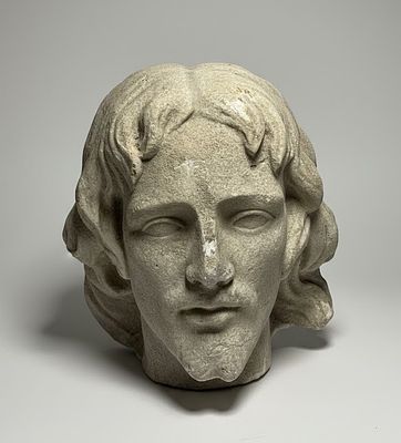 Testa di Cristo in pietra scolpita cm 30. Scultura in pietra a tutto tondo raffigurante il volto 