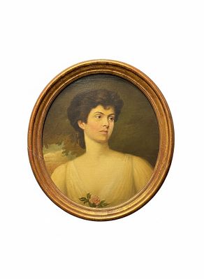 Dipinto a olio su tela di formato ovale, raffigurante un delicato ritratto femminile di tre 