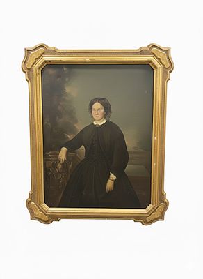 Olio su tela raffigurante ritratto di nobildonna in abito scuro cm 125x94 cornice coeva 155x127. 