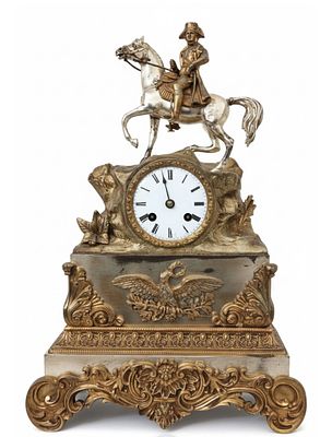Orologio di Parigi scappamento a filo. Bronzo dorato e sthentato con Napoleone a cavallo. Epoca 