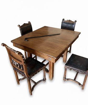 Studio in Stile Rinascimento – Tavolo Allungabile e Sedie con Cuoio Impresso. Importante set 