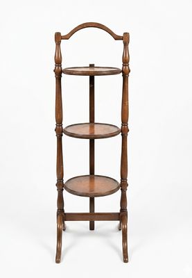 Elegante mobile d'appoggio a colonna, comunemente noto come "Dumbwaiter" (servitore muto), di 