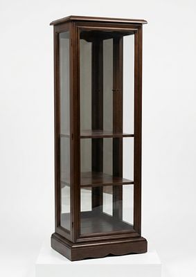 Vetrina a colonna da esposizione in stile classico
Legno. Vetrina a colonna da esposizione in 