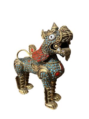 Scultura leone guardiano tibetano bronzo turchesi e coralli 18x17 cm stile Nepal. Raffinata 