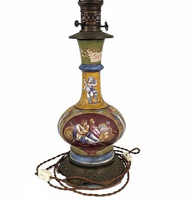 Coppia di lampade da tavolo in maiolica in stile istoriato neo-rinascimentale CM 60. Coppia di 
