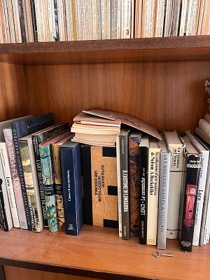 Assortimento di volumi d'arte, storia e letteratura, tra cui Pavese e Lenci. Una raccolta di 