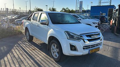 איסוזו די מקס מודל 2017. 217,058 ק"מ, יד רביעית. מחיר מחירון: ₪106,000. תיבת הילוכים: אוטומטי 