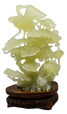 Scultura cinese in giada su piedistallo in legno raffigurante l, albero della buona fortuna, cm 25