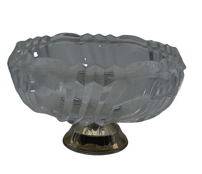 Crystal centerpiece with metal stem, diameter 19 cm. Centrotavola in cristallo con gambo in 