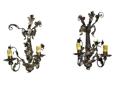 Pair of Florentine handcrafted appliques decorated with leaves, approx. 35 cm. Coppia di 
