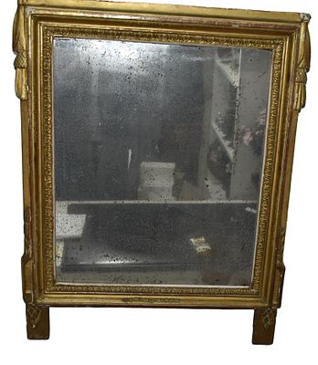 Specchio francese in stile Luigi XVI della fine del XVIII secolo in legno dorato con motivi di 