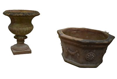 Lotto composto da due vari vasi in terracotta decorati a festoni, misure cm 59 , 60