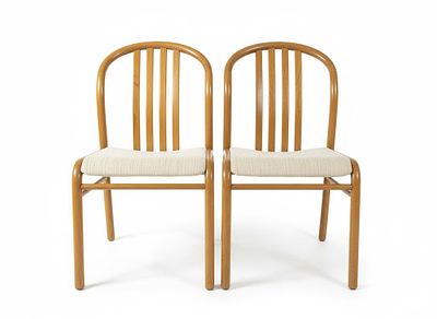 An elegant pair of chairs that represent the best of mid-20th-century furniture design 
