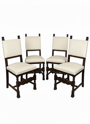 Lotto di 4 Sedie in Stile Rinascimentale Italiano: Eleganza Intagliata in Legno Scuro e 