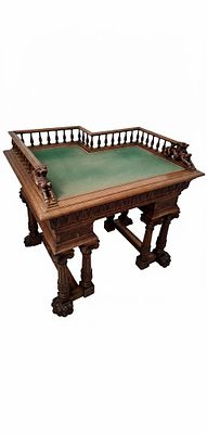 Majestic Renaissance-Style Center Desk, 19th Century. Raffinata e imponente scrivania da centro 