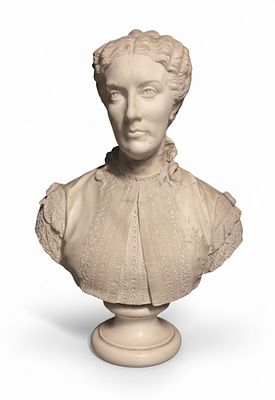 Busto di Nobildonna in marmo bianco – Scultura neoclassica del XIX secolo. Raffinata scultura in 