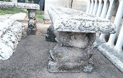 Convivialit&agrave; Classica: Set Tavolo e Panche in Graniglia anni '50. Esclusivo set da giardino 