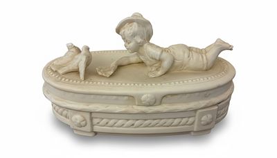 Tenerezza Pastorale – Gruppo in Biscuit Bianco cm 15x10 inizio 900. Delicato gruppo scultoreo in 